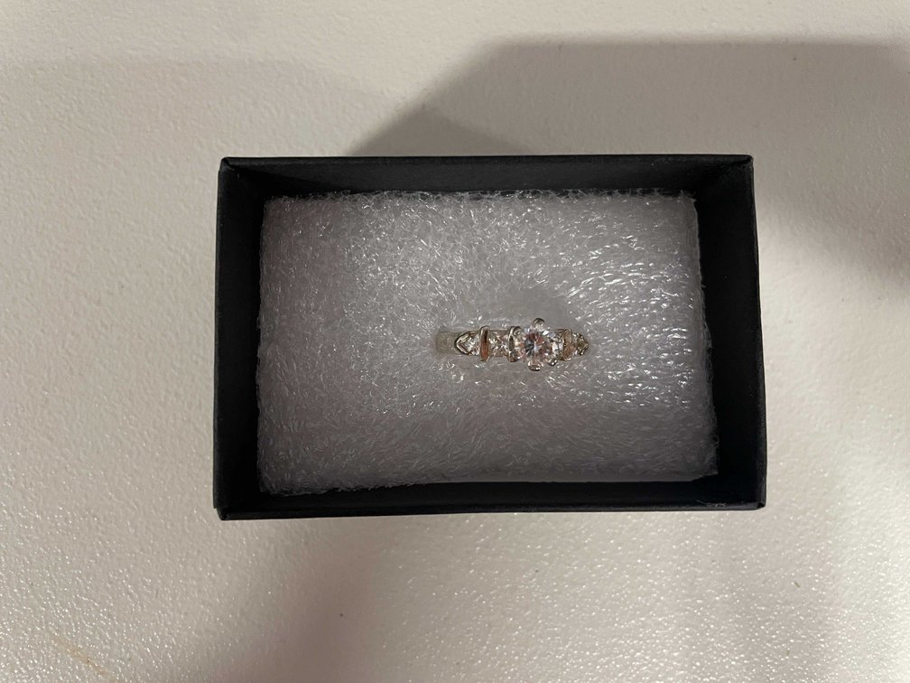 Vintage Sterling Silver Ring With CZ Solitaire (FR1)