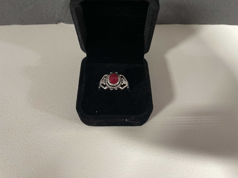 Vintage Sterling Silver Ring With Red Stone (FR1)