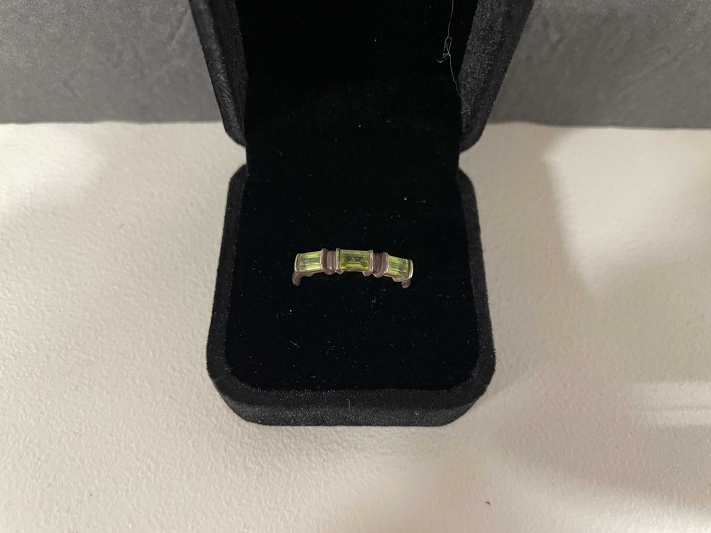Vintage Sterling Silver Ring Triple Peridot (FR1)