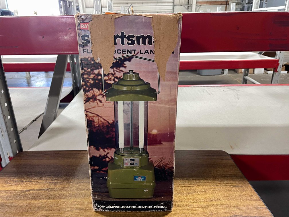 Vintage Rayovac Sportsman Fluorescent Lantern (T6)