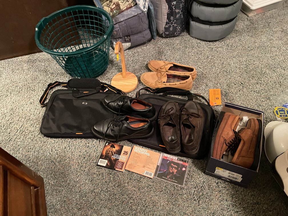 (2) Computer Cases and Men's Shoes