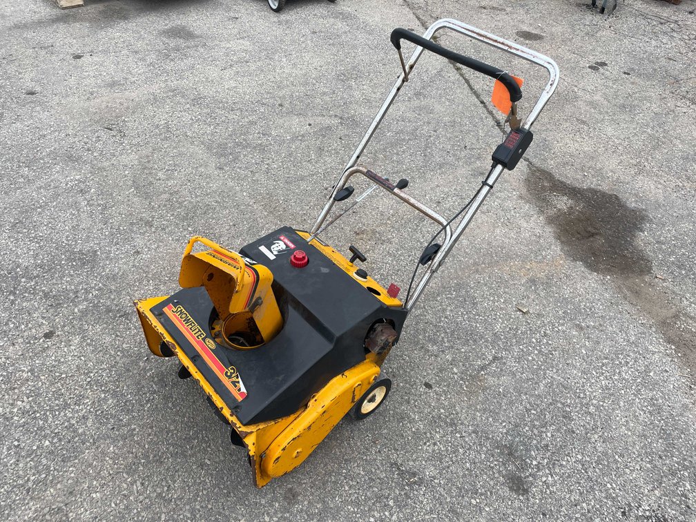 MTD 3/21 Snowblower (O4)