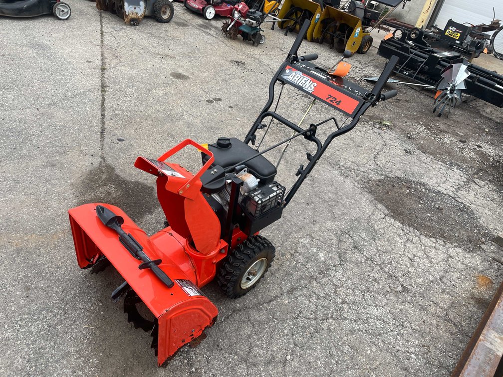 Ariens 724 Snowblower (O4)