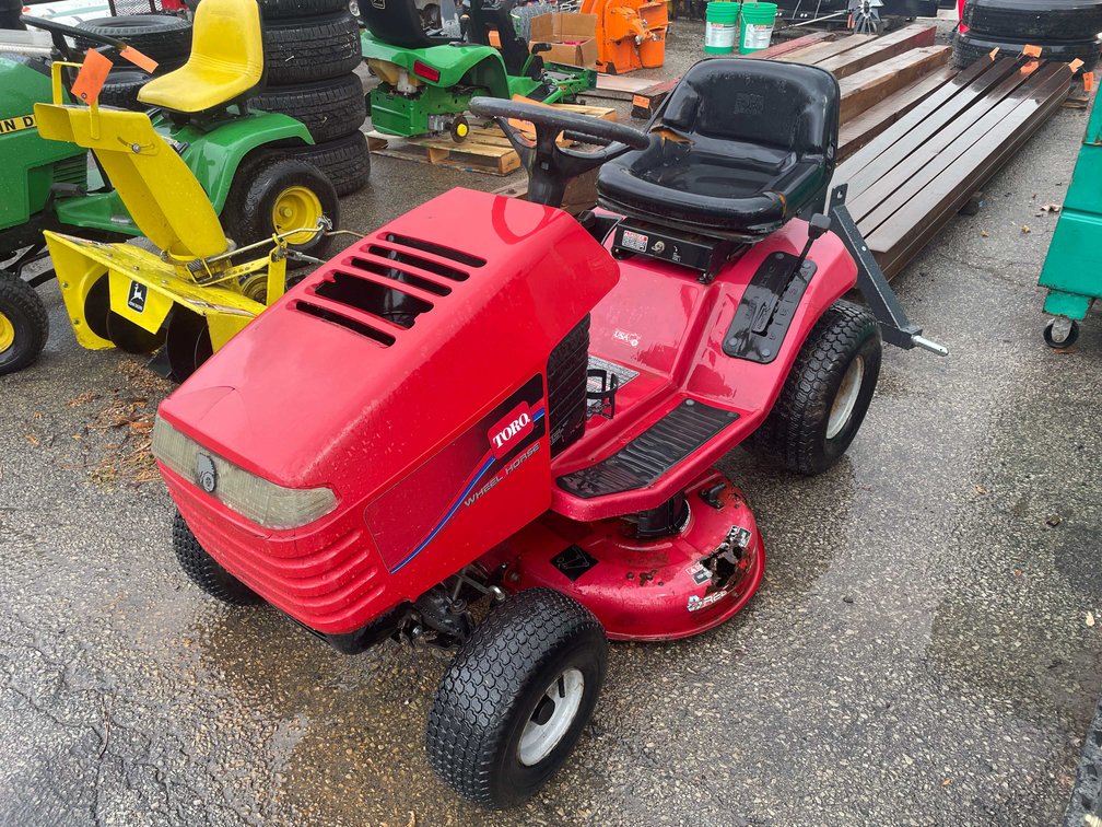 Toro Lawn Tractor (O4)