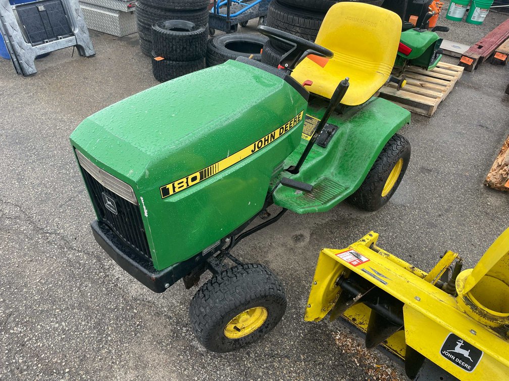 John Deere 180 Lawn Tractor (O4)