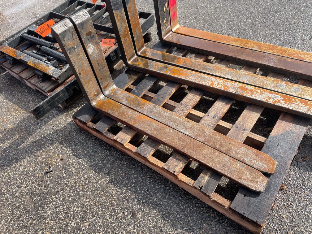Pair of 42" Forks (O10)