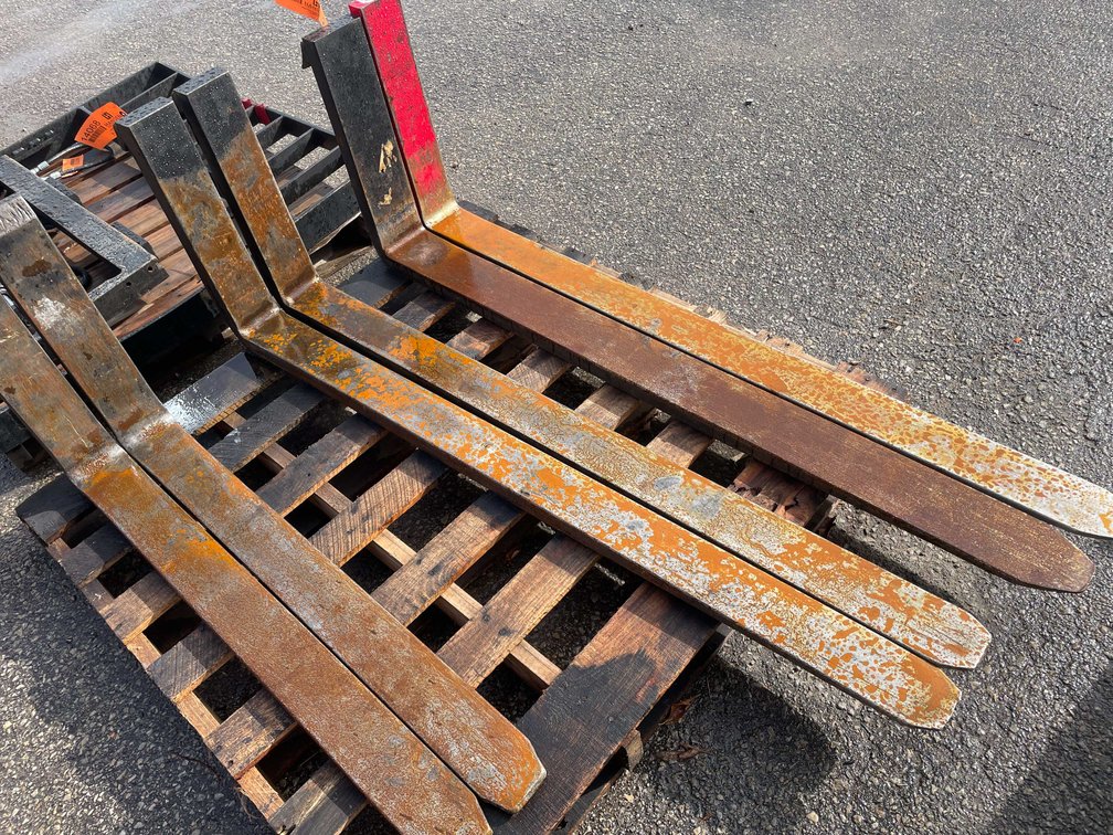 Pair of 60" Forks (O10)