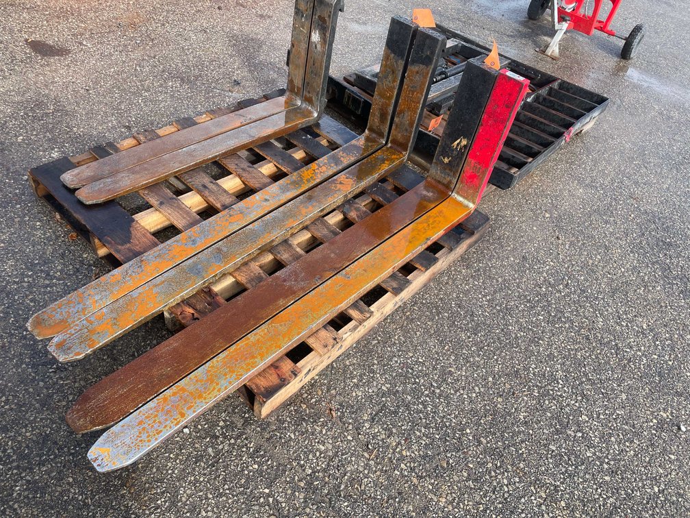 (2) 60" Forks (O10)