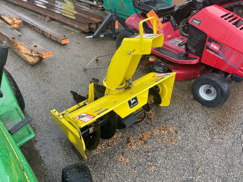 John Deere Snow Blower (O4)