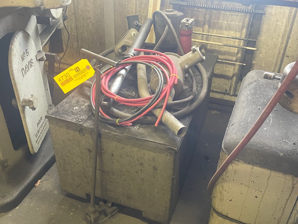 Mobile Oiling Unit and Contents