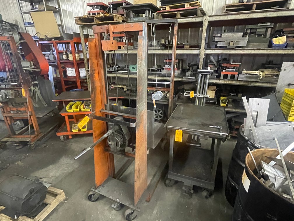 Economy Platform Hydraulic Stacker Lift Truck
