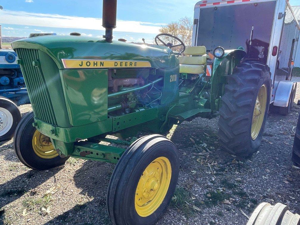 John Deere 2010 Gas Tractor 
