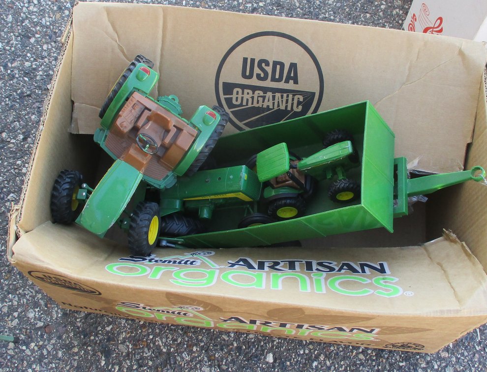 (4) 1:16 John Deer Models