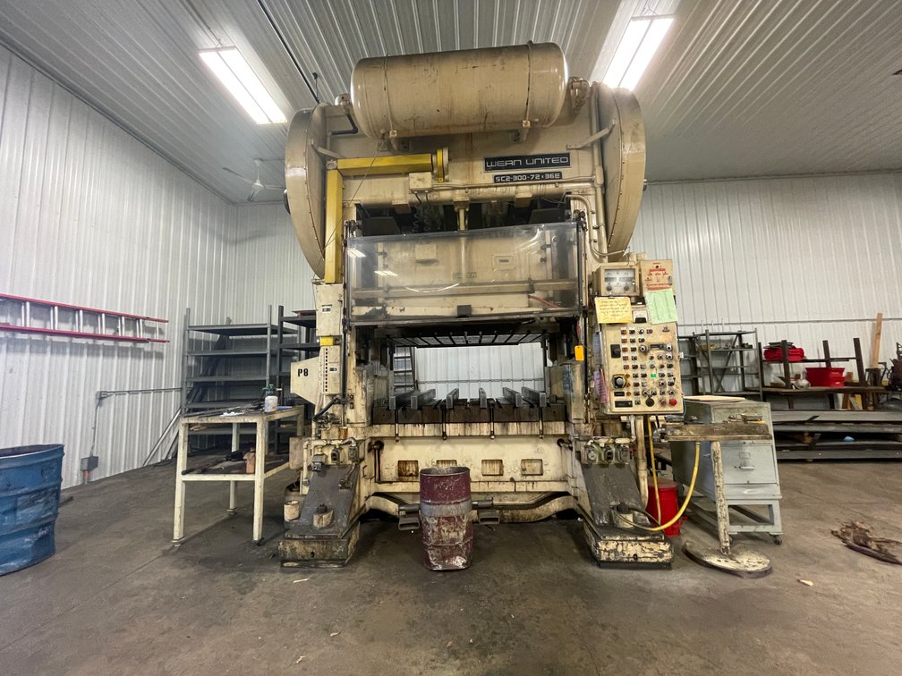 1979 Wean United 300 Ton Straight Side Punch Press