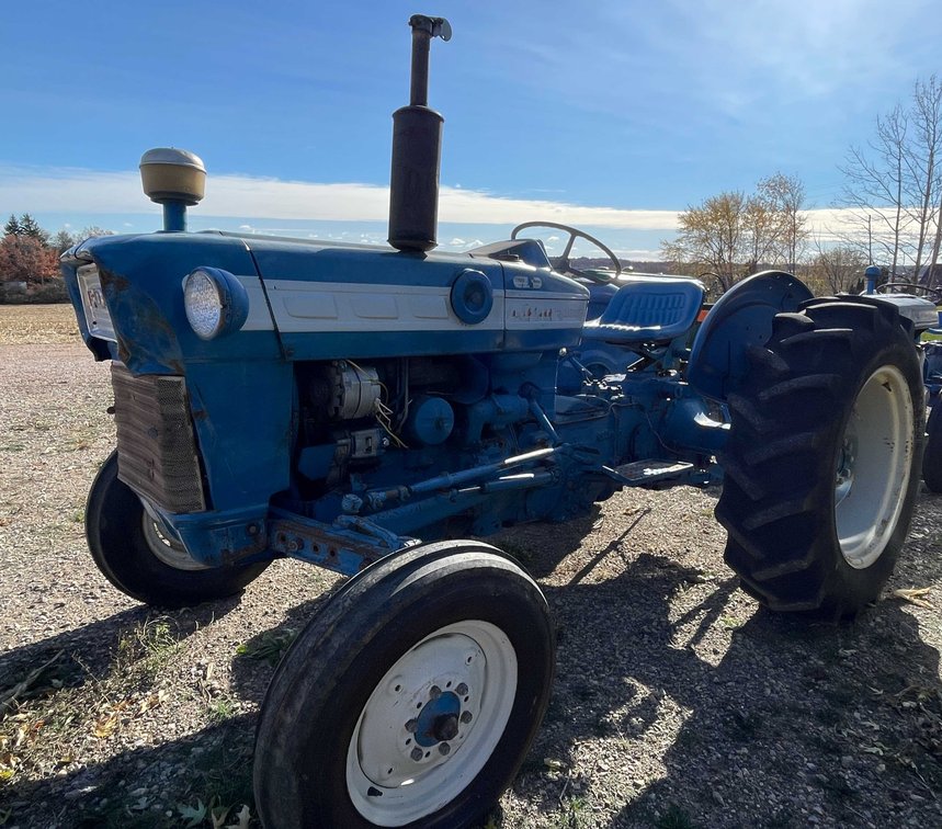 Ford 3000 Wide Front Gas Tractor