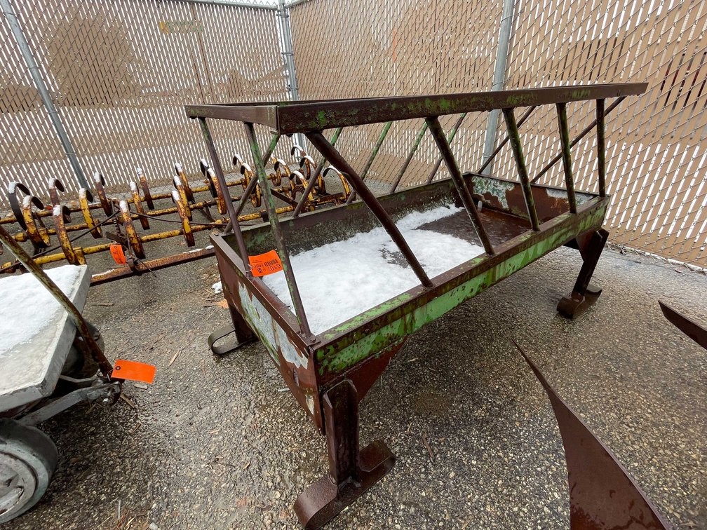Bale Feeder (O12)