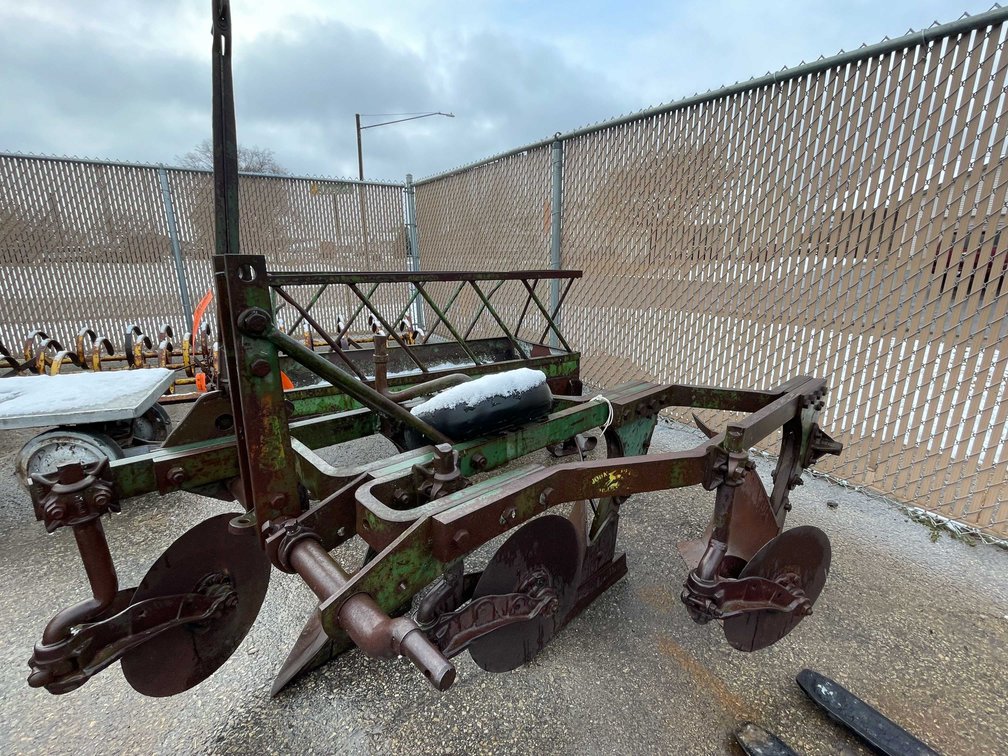 J.D F313 Plow (O12)