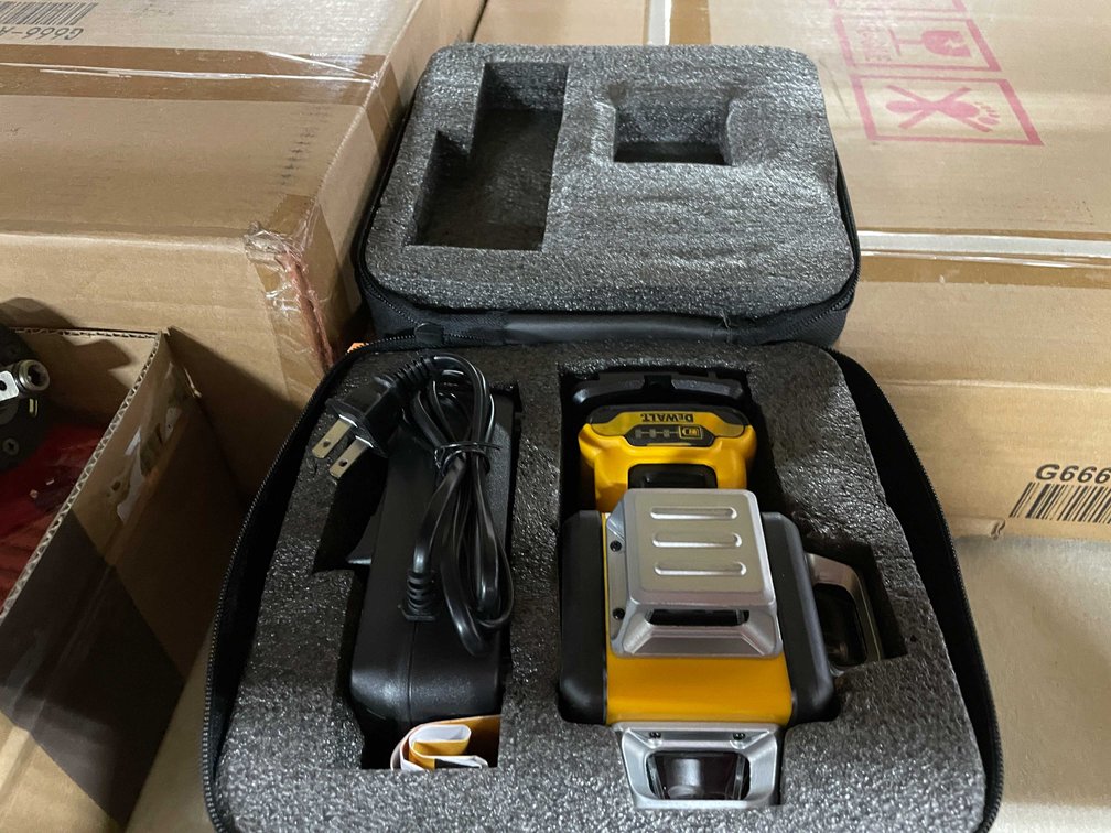 New DeWalt Green Self Leveling 360 Degree Laser (T14)
