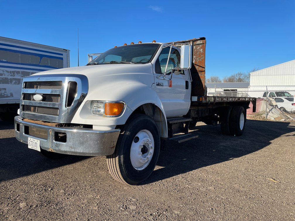 2007 Ford F750XL Super Duty Flatbed Truck (Has WI Title)