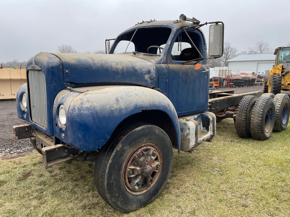 1963 Mack B53S Cab and Chassis (Has WI Title)