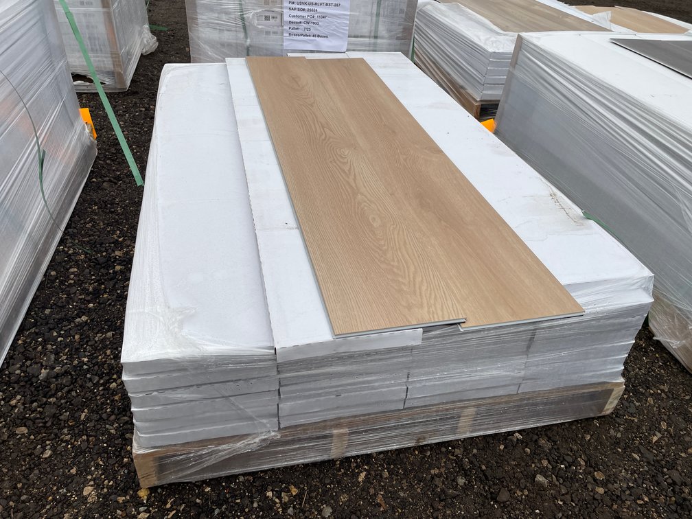 516.51 Sq. Ft. WATERPROOF Vinyl Click Flooring Planks