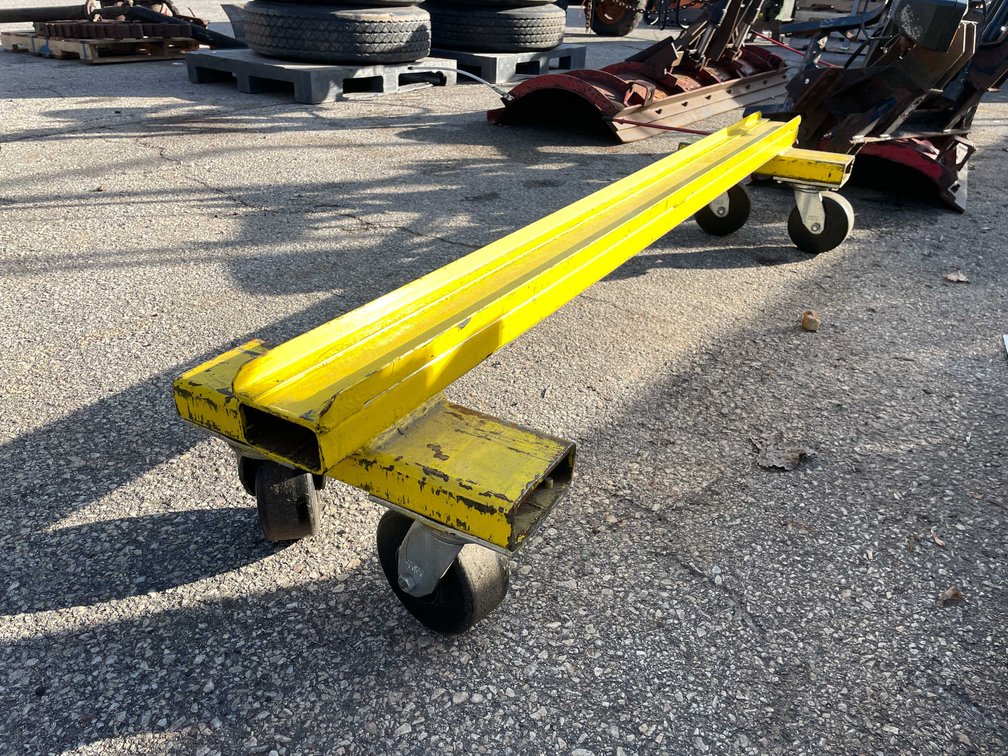 (1) Heavy Duty Rolling Material Cart (O11)