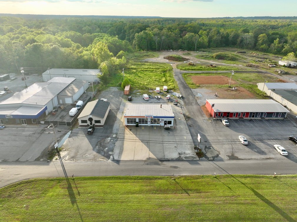 Image for Parker Quik Lube – 38 Main St., Benton, KY 42025