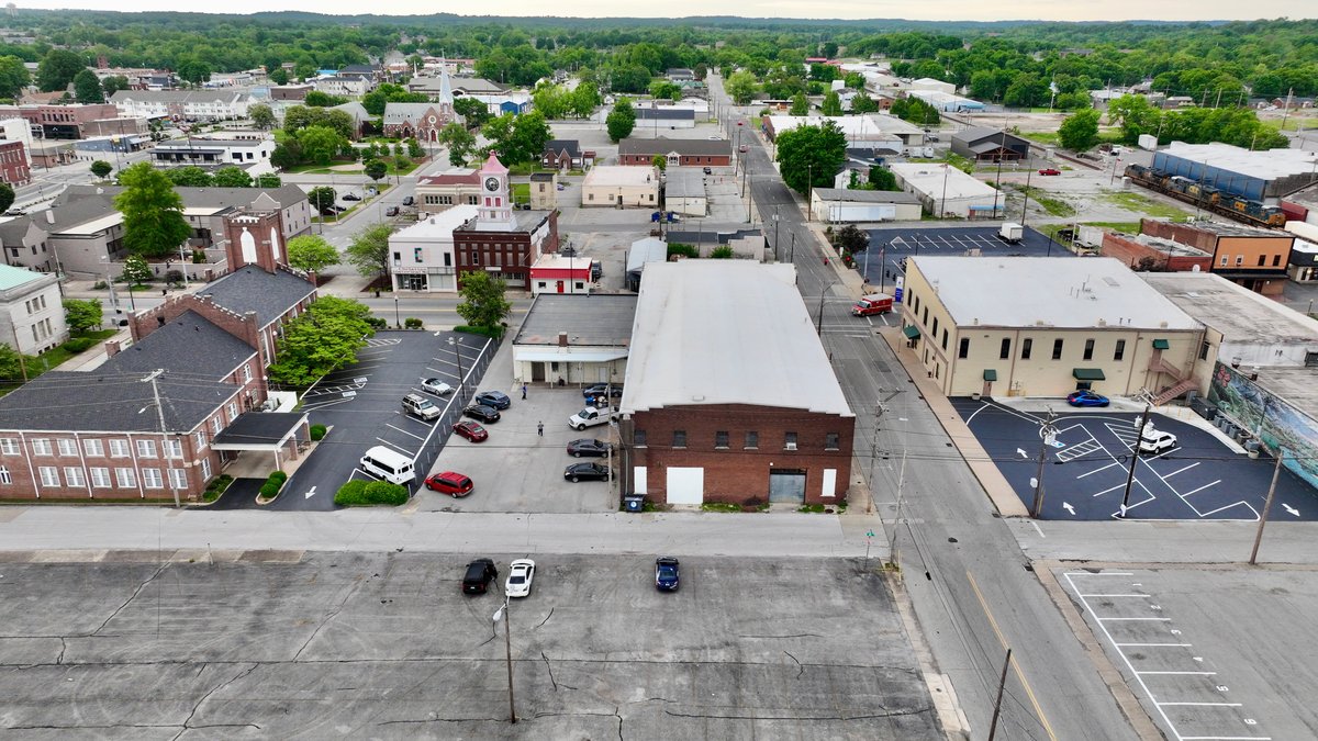Image for 323 E. 9th St. AUCTION