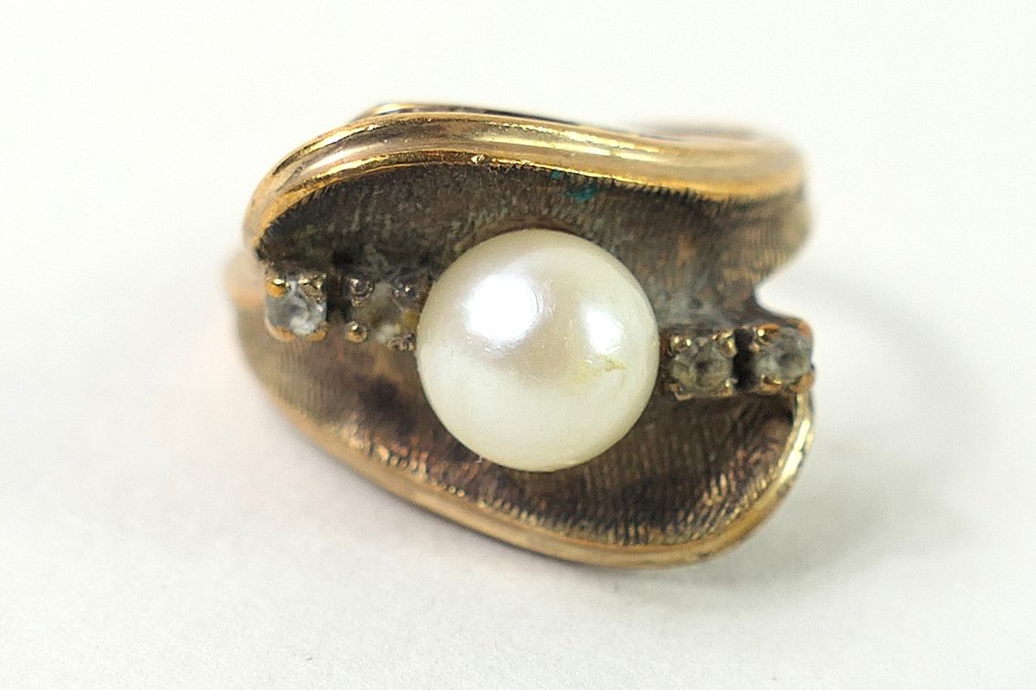 10kt Yellow Gold Pearl Ring