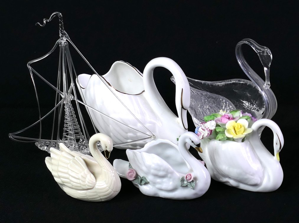 Shelf of Swan Accents