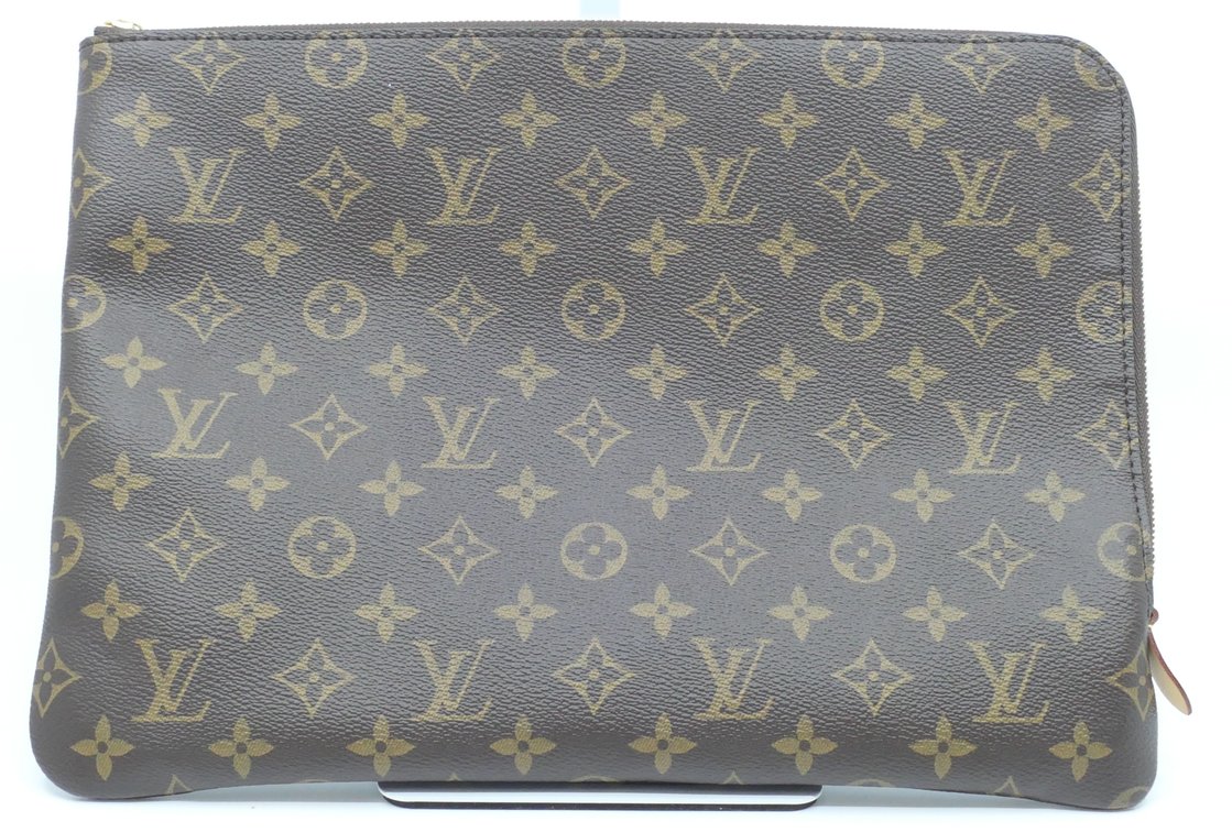 Louis Vuitton Etui Voyage MM Pouch in Monogram Canvas