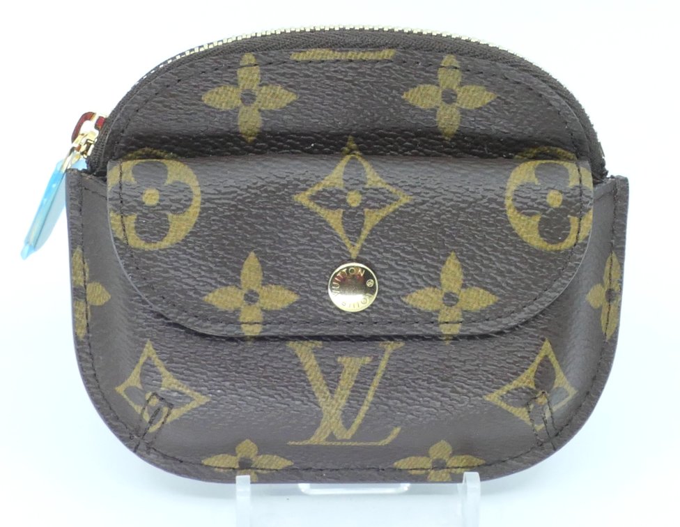 Louis Vuitton Shilling Coin Purse in Monogram Canvas