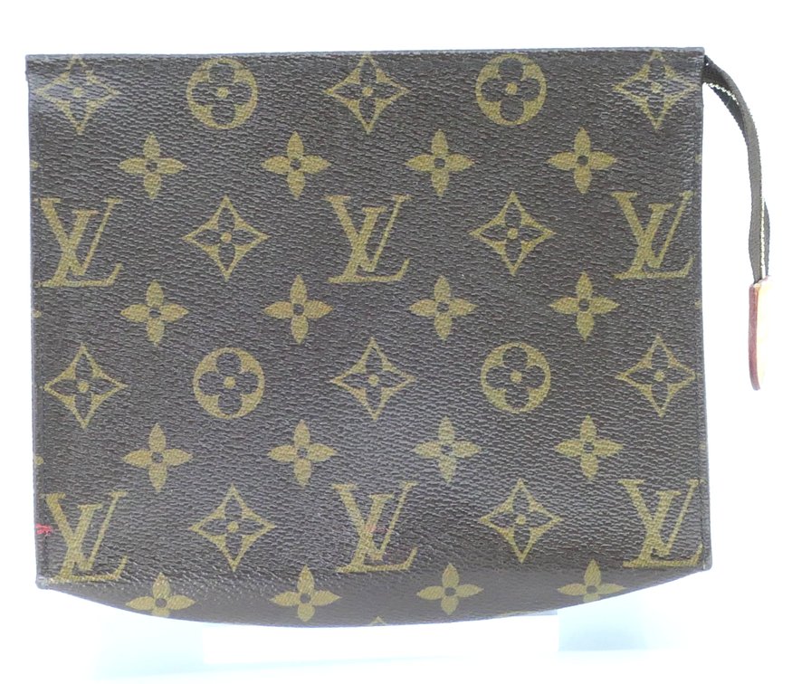 Louis Vuitton Toiletry Pouch 19 in Monogram Canvas