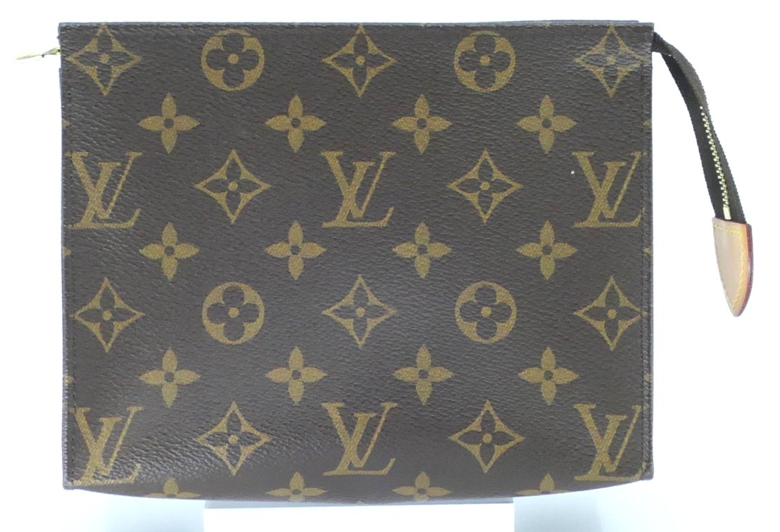 Louis Vuitton Toiletry Pouch 19 in Monogram Canvas
