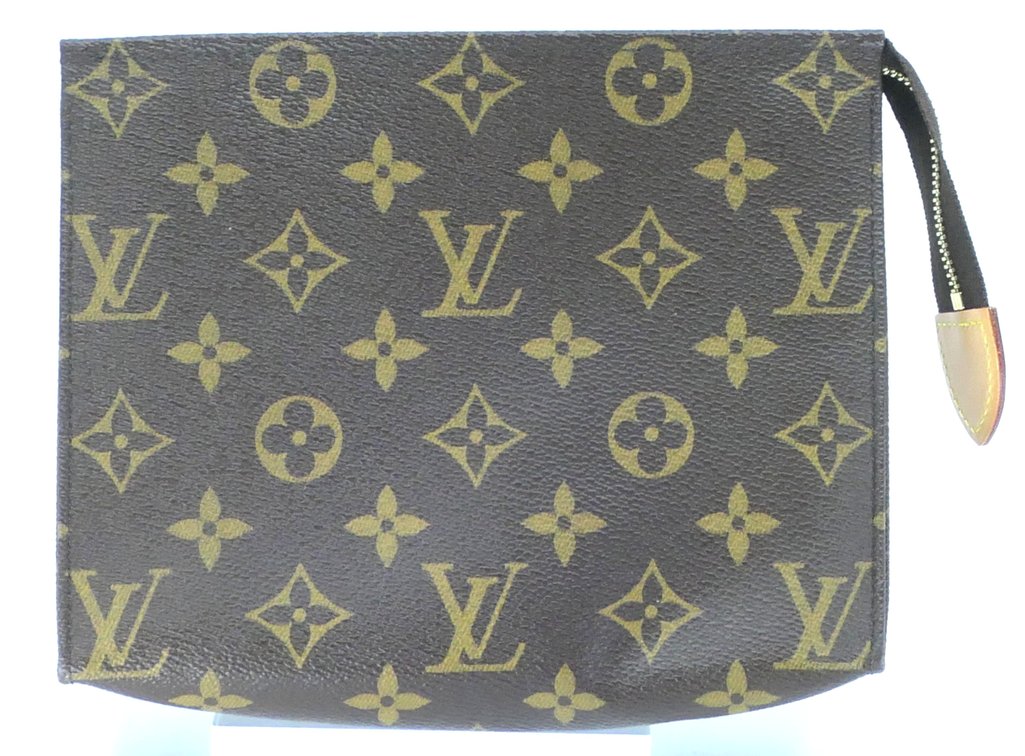 Louis Vuitton Toiletry Pouch 19 in Monogram Canvas