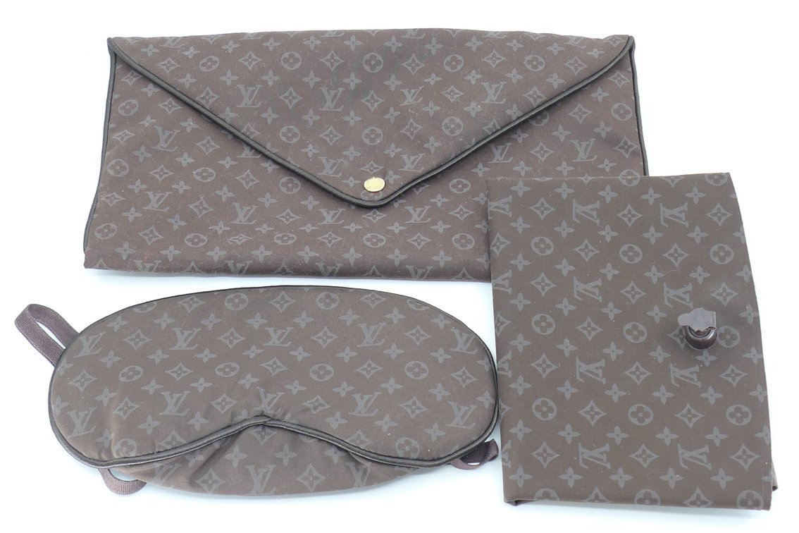 Louis Vuitton Voyage Travel Set