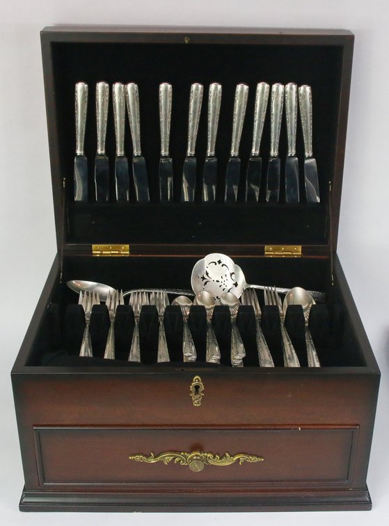 Image for Estate Auction in Strathmoor Manor