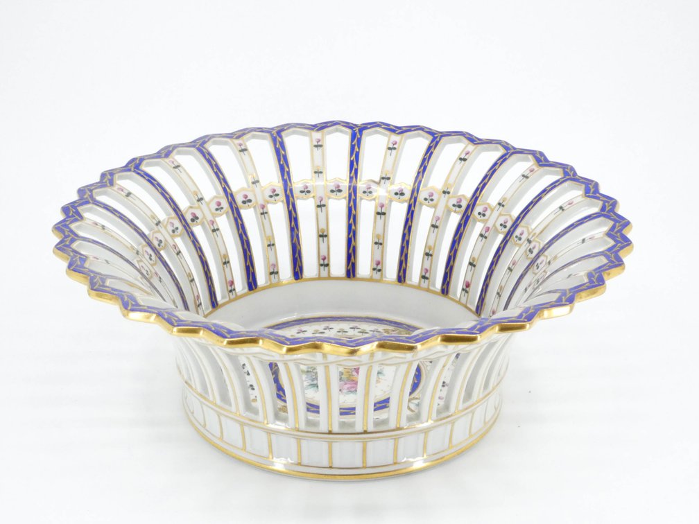 Serves Pierced Basket