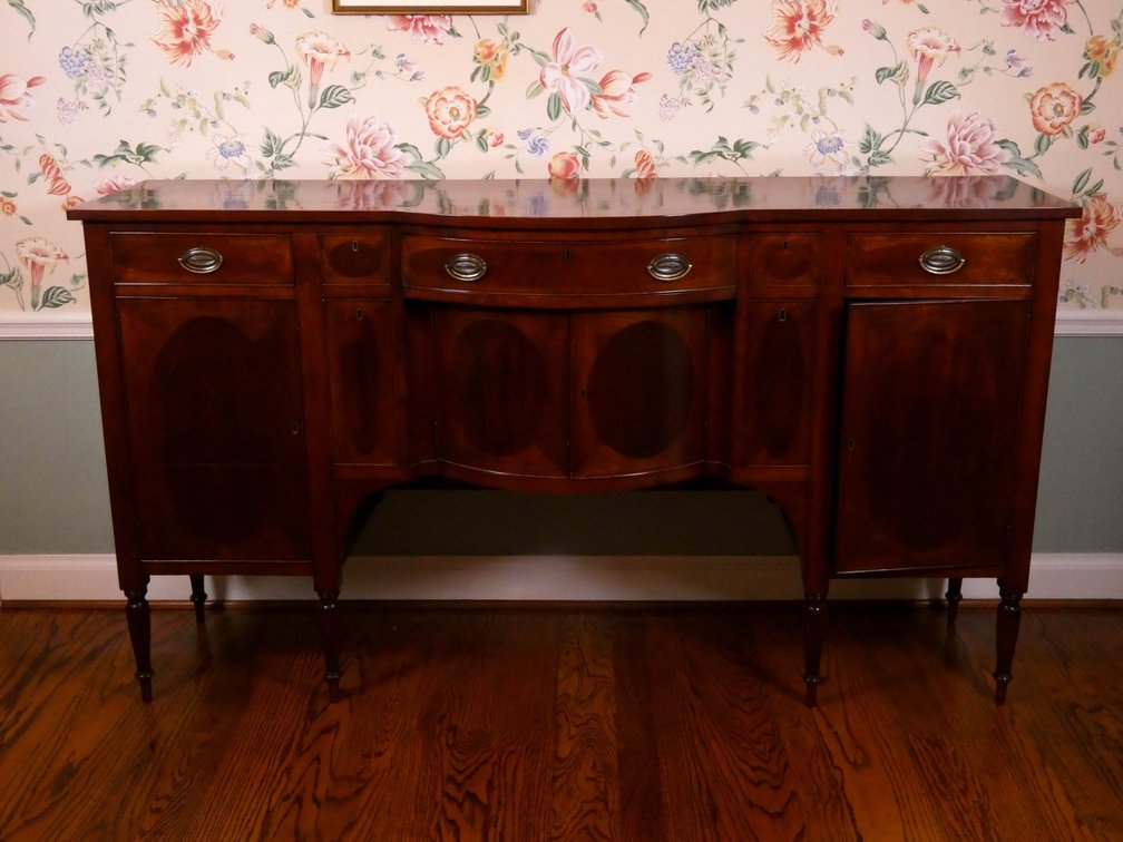 Sheraton Mahogany Sideboard with Bowed Center