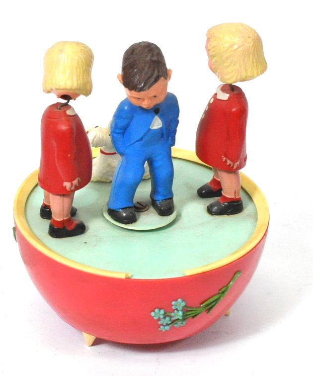 Vintage Plastic Magnetic "Kissing Dolls" Music Box