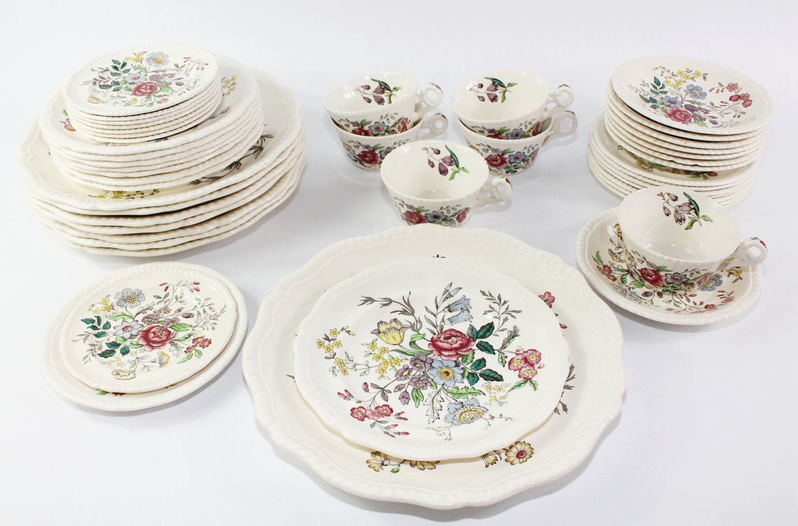Spode Romney Pattern Dinnerware Service of Eight