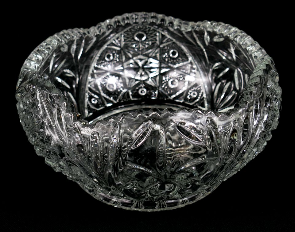 L. E. Smith Pressed Glass Serving Bowl