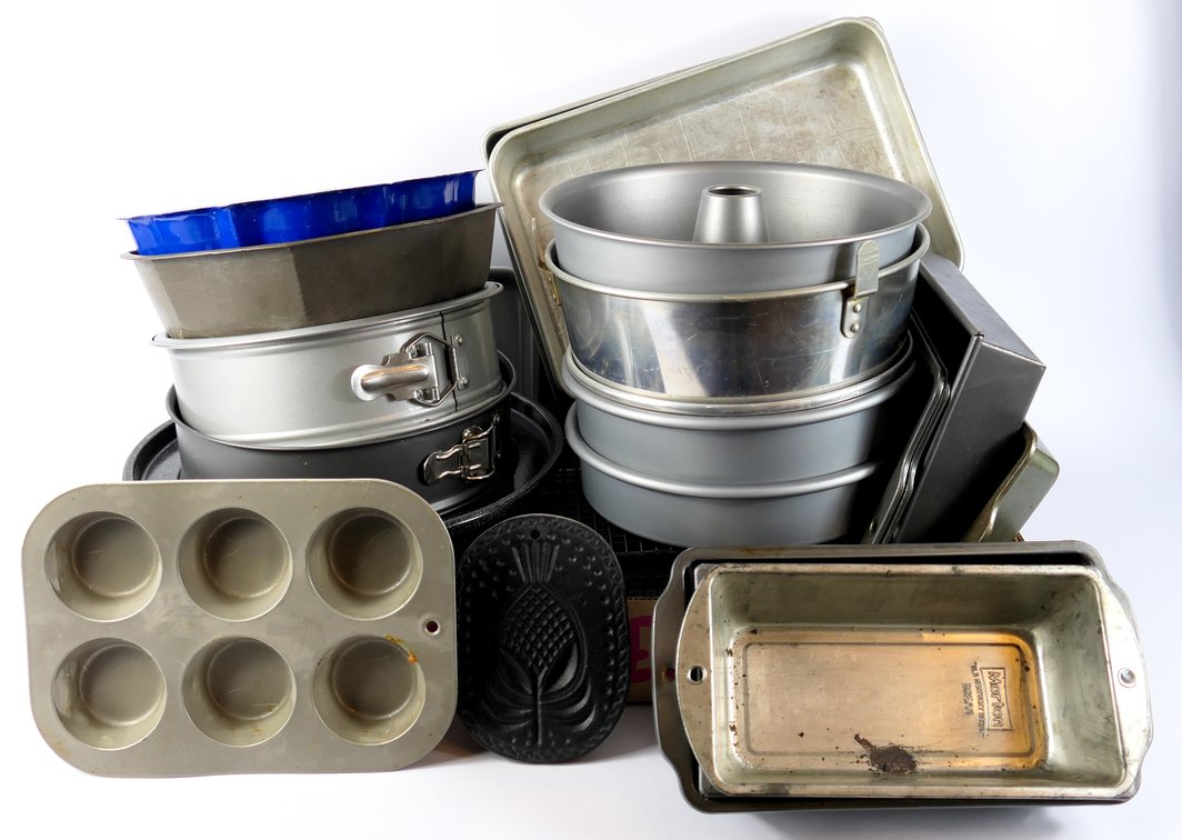 Large Grouping of Bakeware