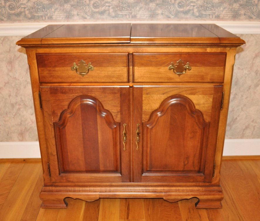 Solid Cherry Flip Top Server