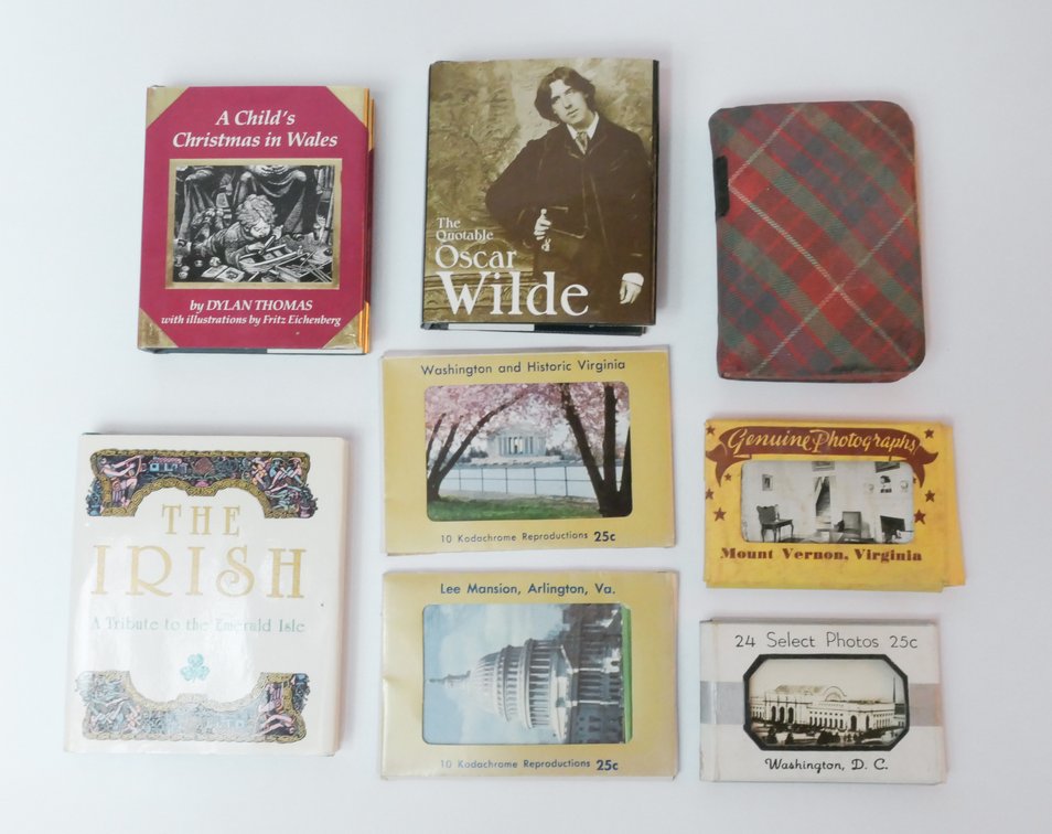 Mini Books and Souvenir Photos