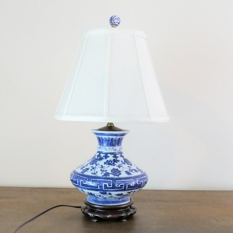 Chinese Handpainted Porcelain Table Lamp