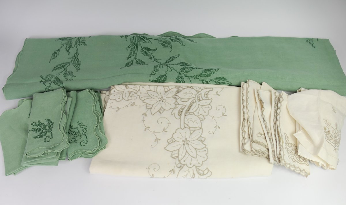 Green and Cream Tablecloths and Napkins