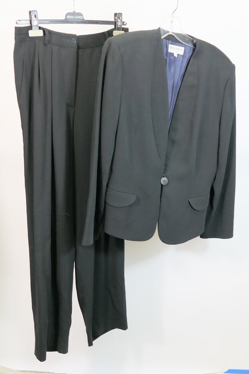 Giorgio Armani Le Collezioni Black Pantsuit