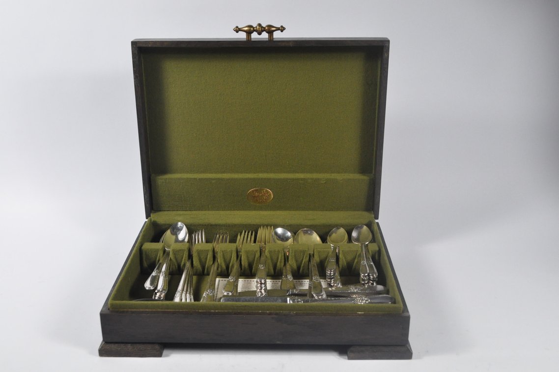 Rogers Brothers Silverware Set