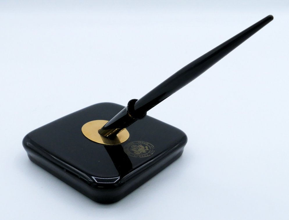 Sheaffer's United States Senate Desk Pen Base with Pen